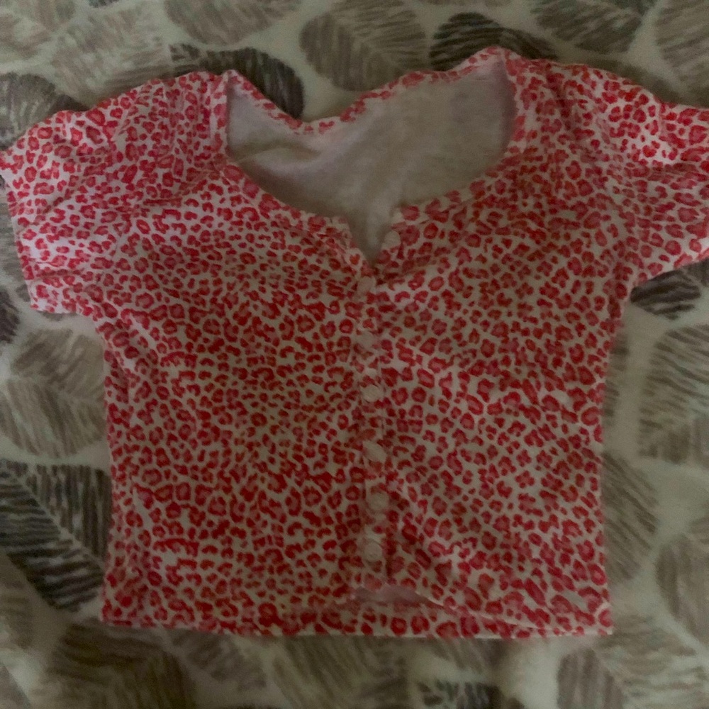 Pink cheetah shirt